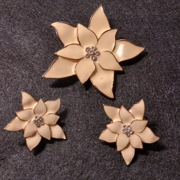 Vintage Eisenberg Ice White Poinsettia Brooch/Earrings Cottagecore Grandmacore - Picture 1 of 7